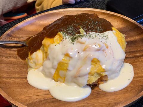 デミグラス&とろけるチーズオムライス